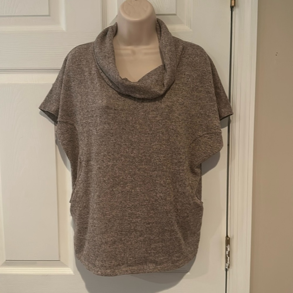 Siren Lily tan marled fleece w rolled neck and pockets sz sm